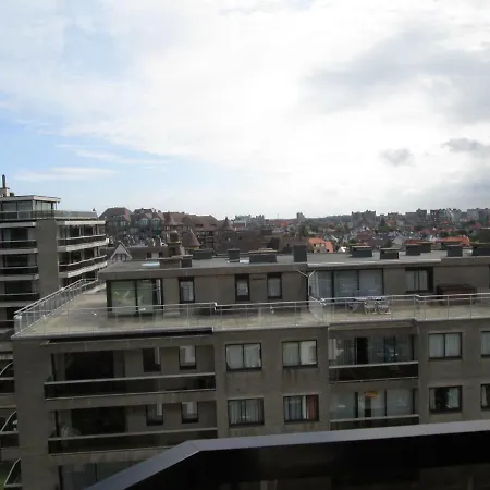 Plaza Apartment *